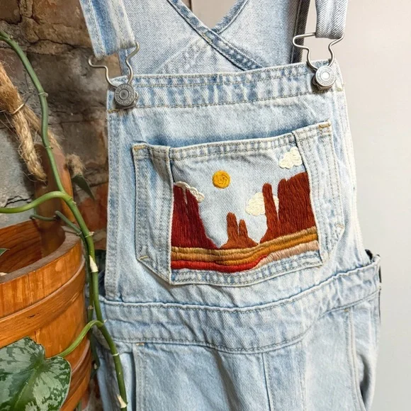 Levi’s Overalls | Hand Embroidered | Slim Fit | Size 24 - Picture 2 of 10